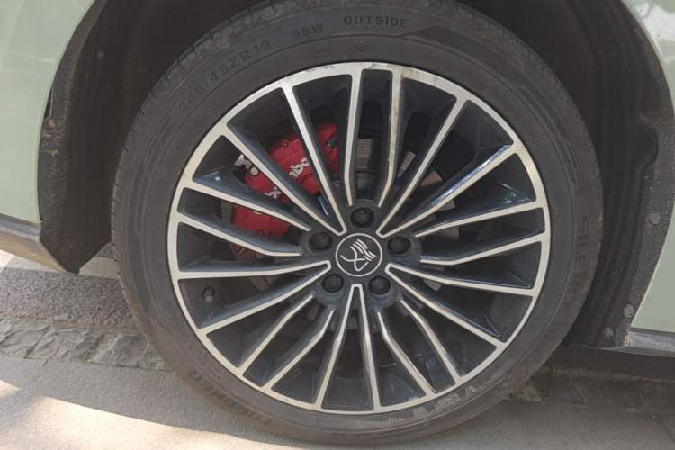 Used BYD Han 2020 DM Four-Wheel Drive Performance Edition Luxury Model Right Rear Wheel Hub
