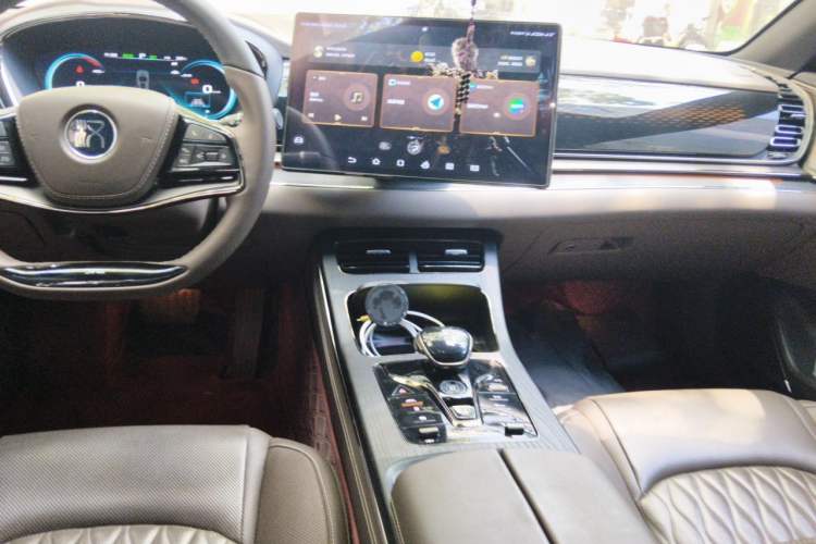 Used BYD Han 2020 DM Four-Wheel Drive Performance Edition Prestige Model Center Console