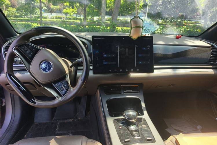 Used BYD Han 2020 DM Four-Wheel Drive Performance Edition Prestige Model Center Console