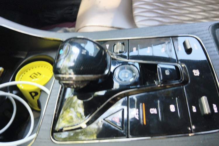 Used BYD Han 2020 DM Four-Wheel Drive Performance Edition Prestige Model Gear Lever
