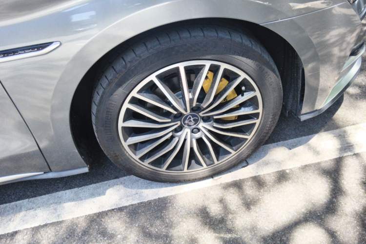 Used BYD Han 2020 DM Four-Wheel Drive Performance Edition Prestige Model Right Front Wheel Hub