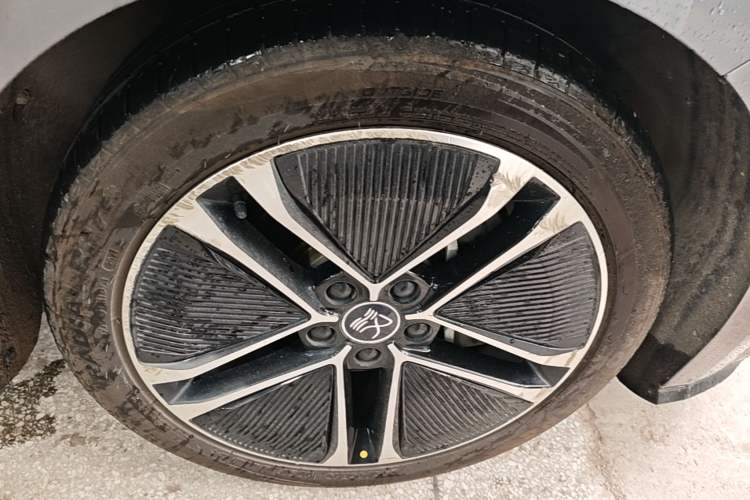 Used BYD Han 2020 EV Long-Range Deluxe Model Right Front Wheel Hub
