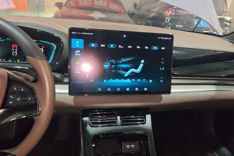 Used BYD Han 2020 DM Four-Wheel Drive Performance Edition Luxury Model Audio And AC Panel