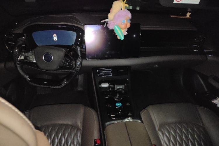 Used BYD Han 2020 DM Four-Wheel Drive Performance Edition Prestige Model Center Console