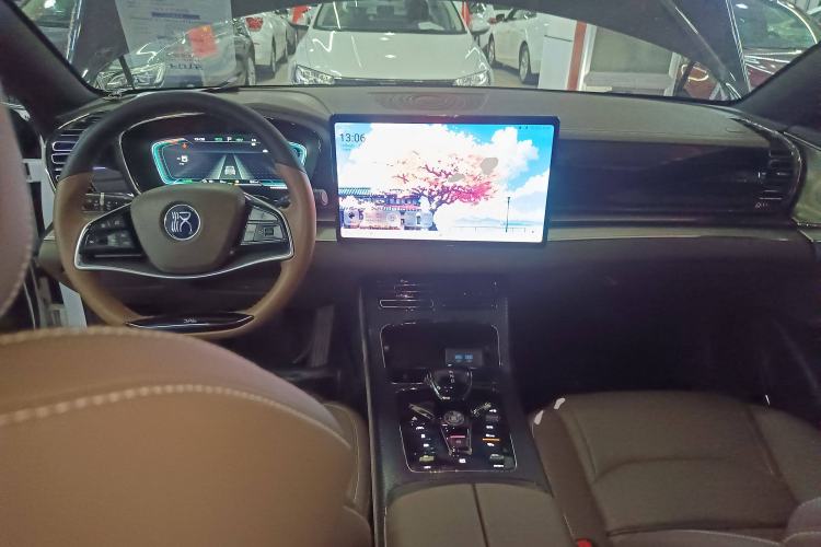Used BYD Han 2020 DM Four-Wheel Drive Performance Edition Prestige Model Center Console