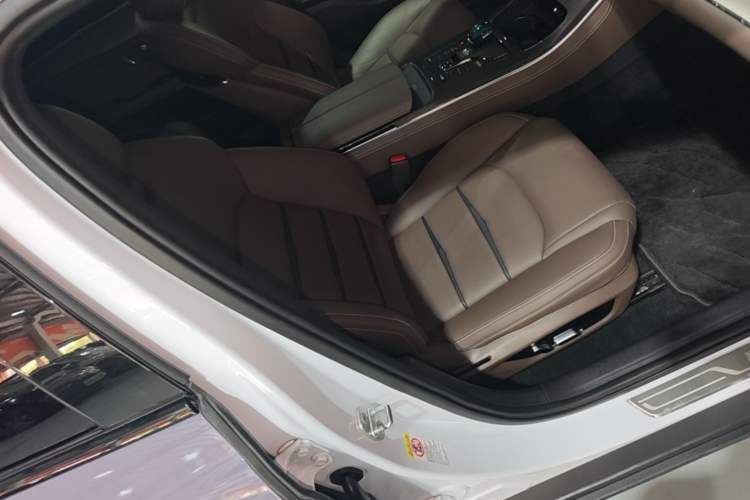 Used BYD Han 2020 DM Four-Wheel Drive Performance Edition Luxury Model Right Front Seat