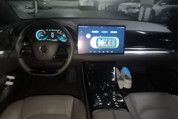 Used BYD Han 2020 EV Long-Range Luxury Model Center Console