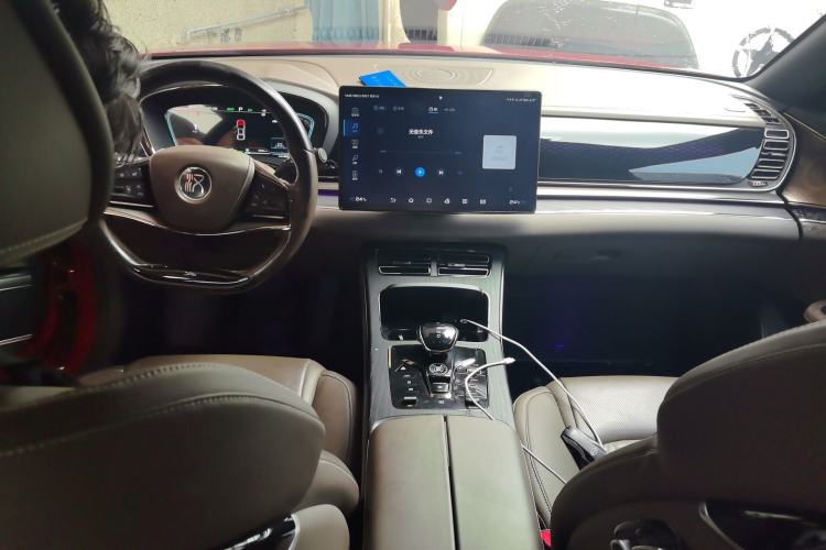 Used BYD Han 2020 DM Four-Wheel Drive Performance Edition Prestige Model Center Console