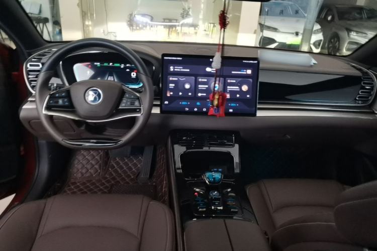 Used BYD Han 2020 EV Long-Range Luxury Model Center Console