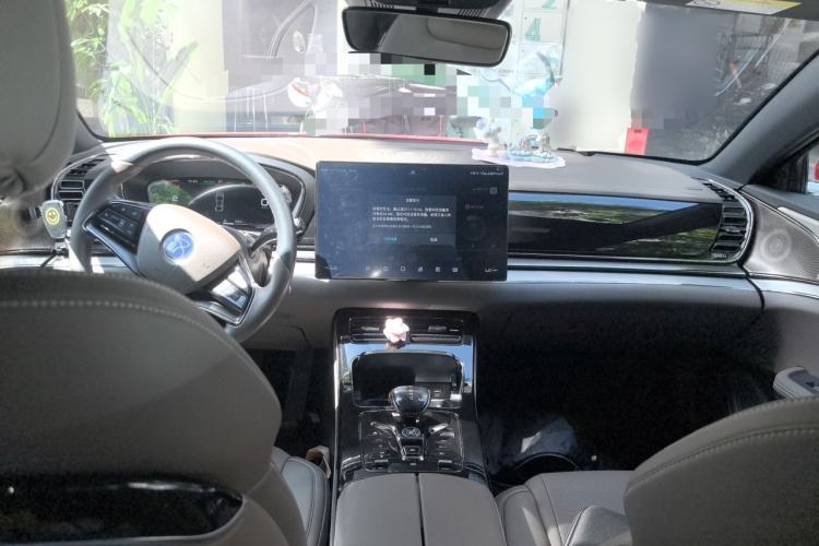 Used BYD Han 2020 DM Four-Wheel Drive Performance Edition Luxury Model Center Console