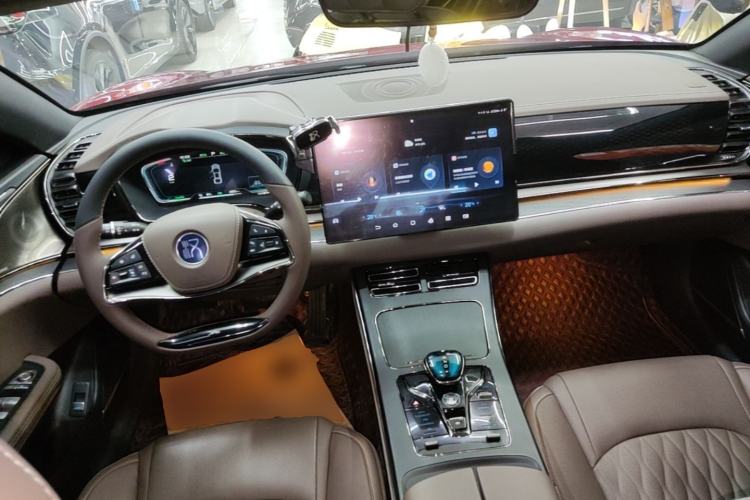 Used BYD Han 2020 EV Four-Wheel Drive High-Performance Flagship Model Center Console