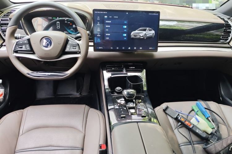 Used BYD Han 2020 DM Four-Wheel Drive Performance Edition Luxury Model Center Console