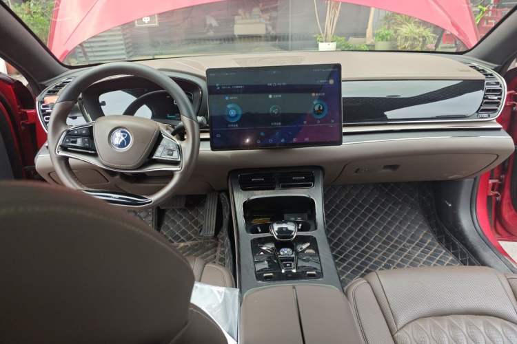 Used BYD Han 2020 DM Four-Wheel Drive Performance Edition Luxury Model Center Console