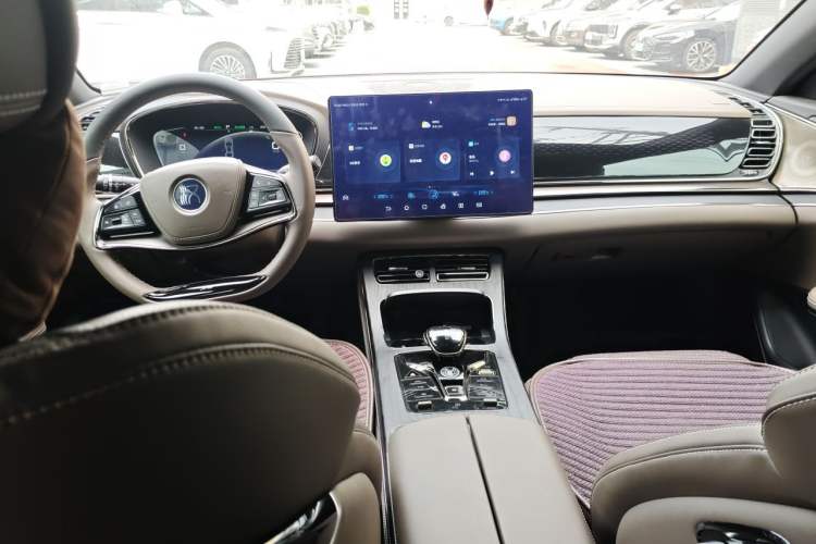 Used BYD Han 2020 EV Long-Range Deluxe Model Center Console