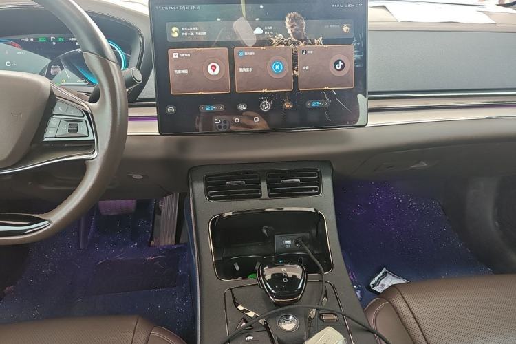 Used BYD Han 2020 DM Four-Wheel Drive Performance Edition Luxury Model Center Console