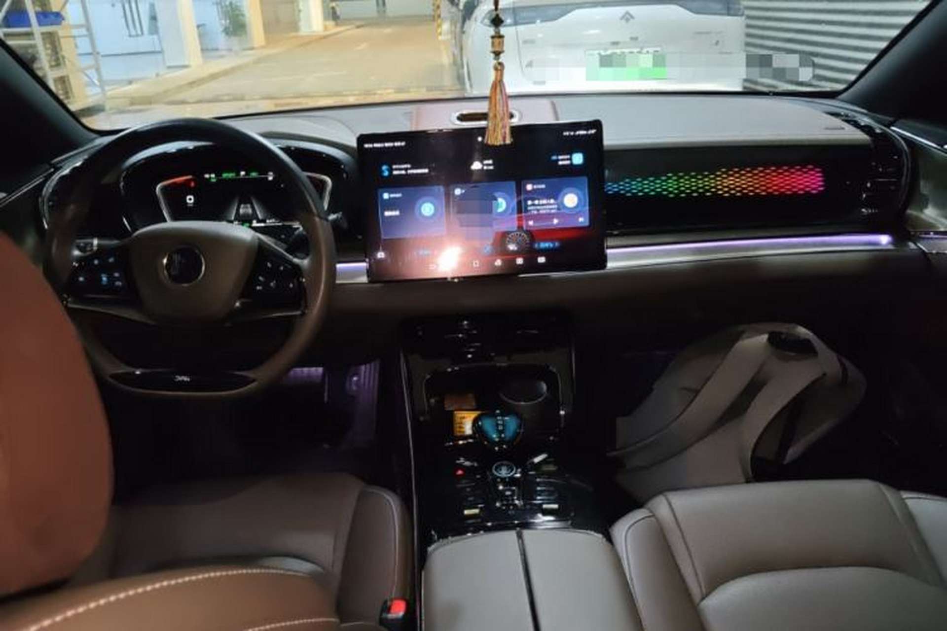 Used BYD Han 2020 DM Four-Wheel Drive Performance Edition Prestige Model Center Console