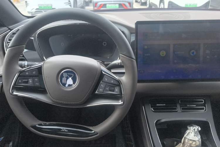 Used BYD Han 2020 EV Long-Range Deluxe Model Center Console