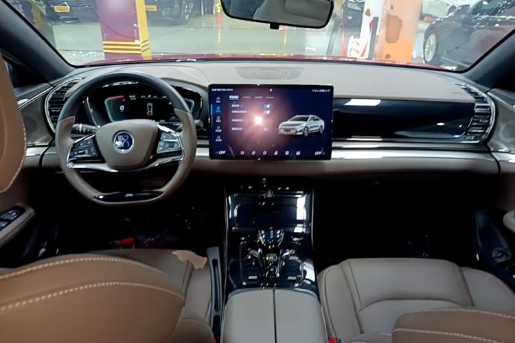 Used BYD Han 2020 DM Four-Wheel Drive Performance Edition Luxury Model Center Console