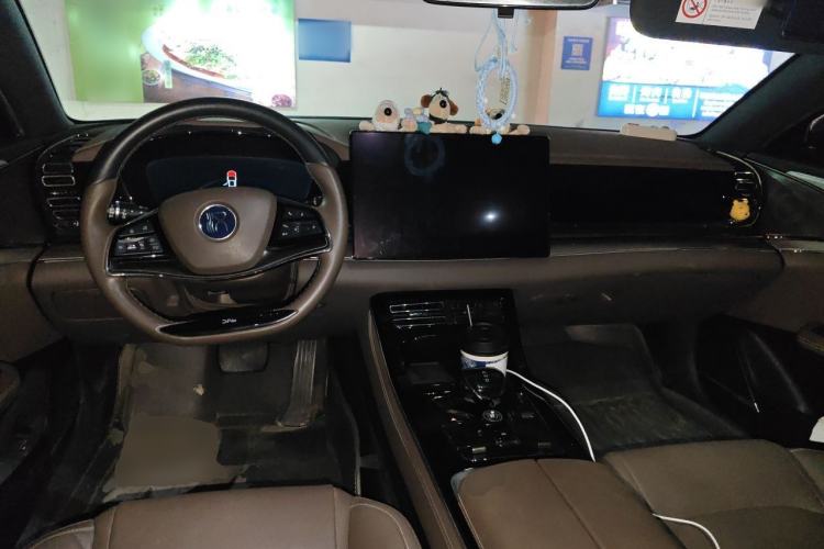 Used BYD Han 2020 EV Long-Range Luxury Model Center Console