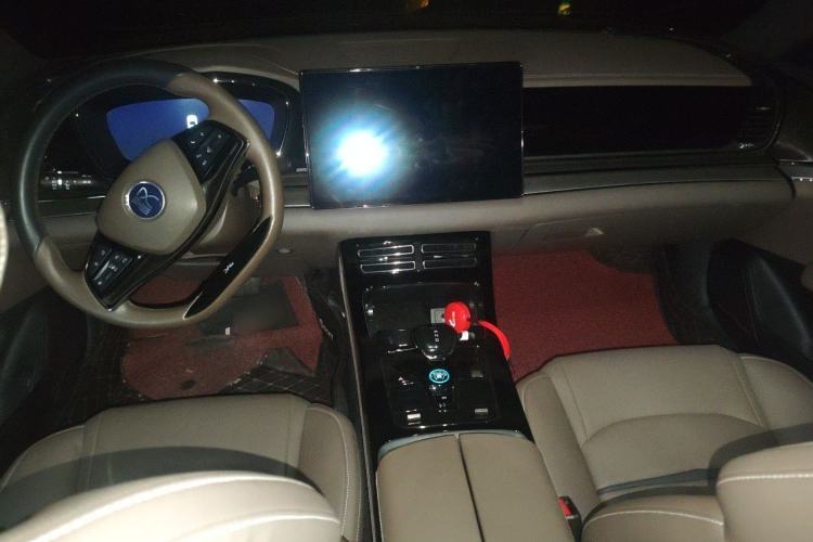 Used BYD Han 2020 DM Four-Wheel Drive Performance Edition Luxury Model Center Console