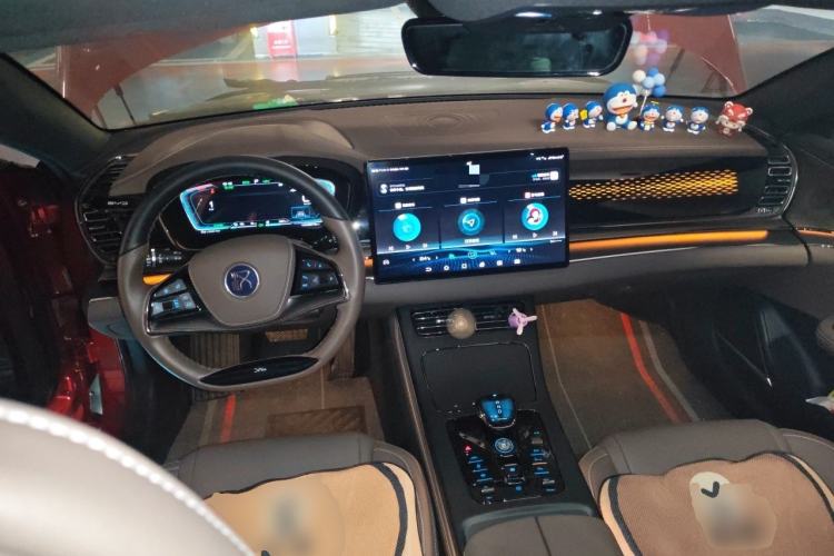 Used BYD Han 2020 DM Four-Wheel Drive Performance Edition Prestige Model Center Console