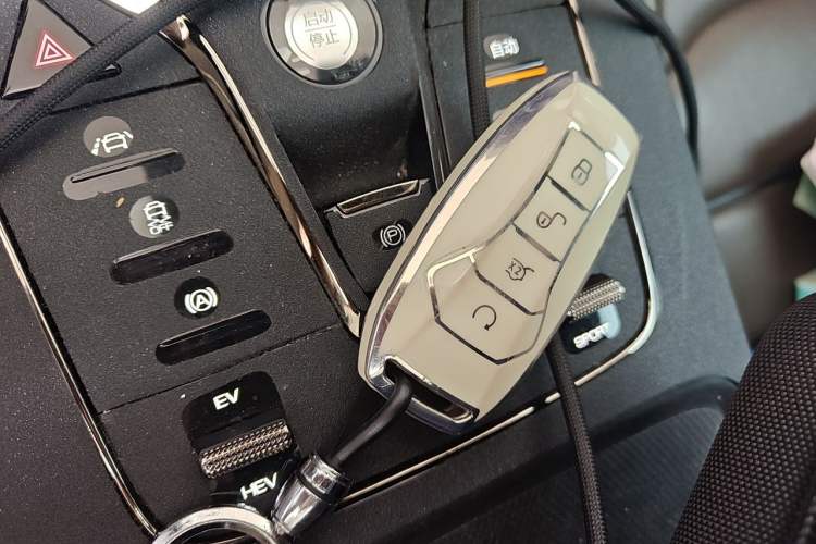 Used BYD Han 2020 DM Four-Wheel Drive Performance Edition Luxury Model Interior 1