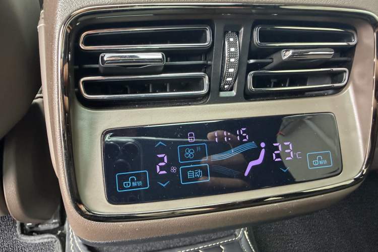Used BYD Han 2020 EV Long-Range Deluxe Model Interior 10
