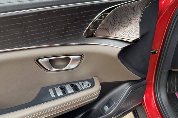 Used BYD Han 2020 EV Long-Range Deluxe Model Interior 8
