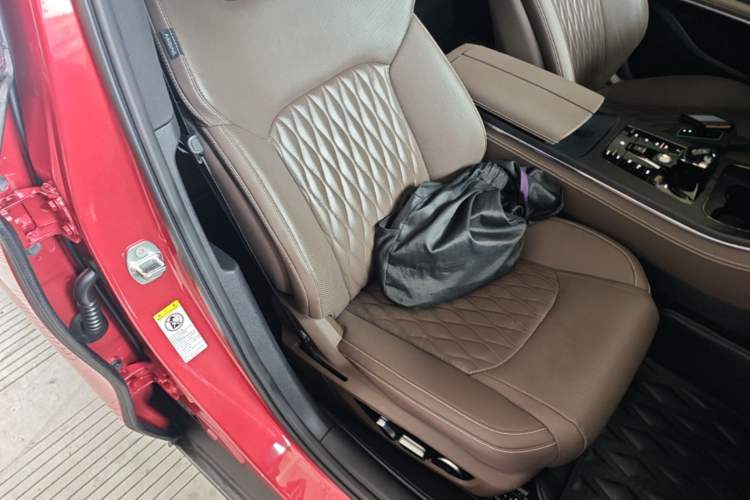 Used BYD Han 2020 EV Four-Wheel Drive High-Performance Flagship Model Right Front Seat