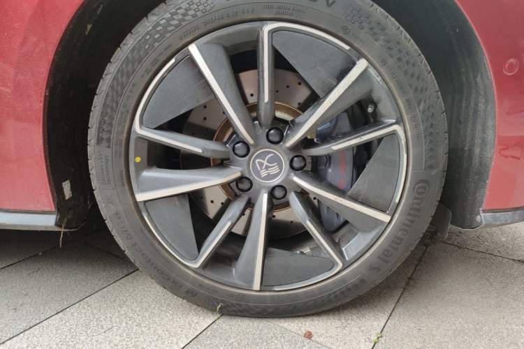 Used BYD Han 2020 EV Four-Wheel Drive High-Performance Flagship Model Right Front Wheel Hub