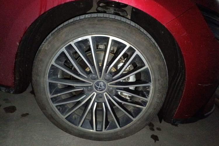 Used BYD Han 2020 EV Long-Range Luxury Model Right Front Wheel Hub