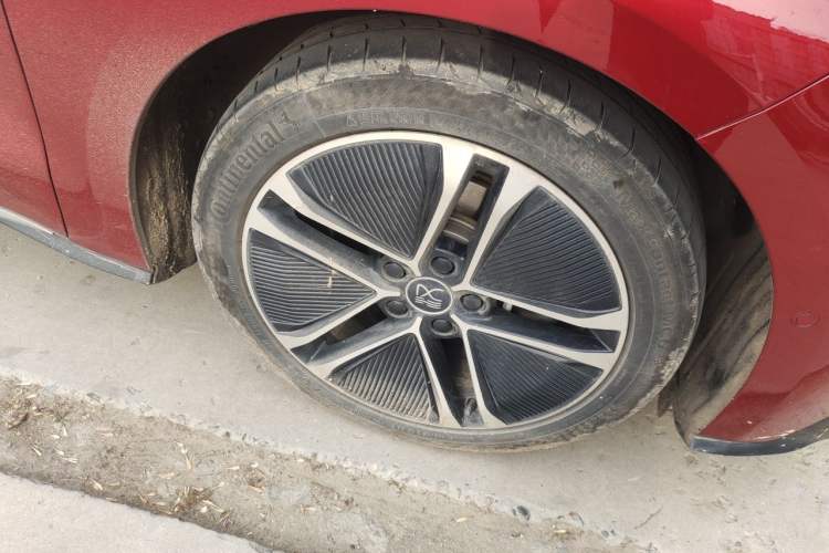 Used BYD Han 2020 EV Long-Range Deluxe Model Right Front Wheel Hub