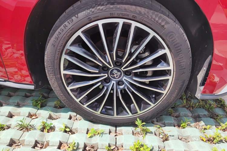 Used BYD Han 2020 DM Four-Wheel Drive Performance Edition Prestige Model Right Front Wheel Hub