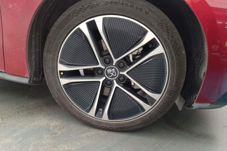 Used BYD Han 2020 EV Long-Range Deluxe Model Right Front Wheel Hub