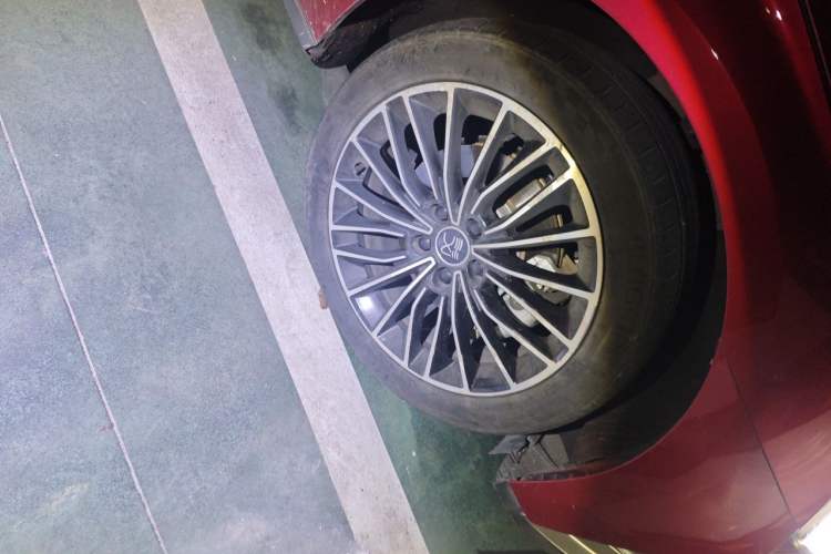 Used BYD Han 2020 DM Four-Wheel Drive Performance Edition Prestige Model Right Front Wheel Hub