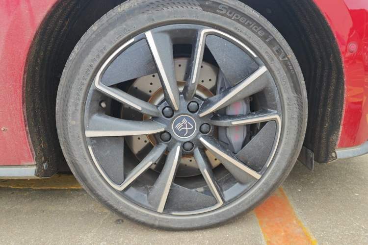 Used BYD Han 2020 EV Four-Wheel Drive High-Performance Flagship Model Right Front Wheel Hub