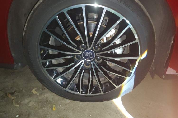 Used BYD Han 2020 DM Four-Wheel Drive Performance Edition Luxury Model Right Front Wheel Hub