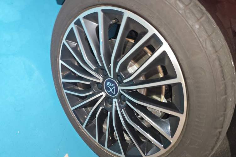 Used BYD Han 2020 DM Four-Wheel Drive Performance Edition Prestige Model Right Front Wheel Hub