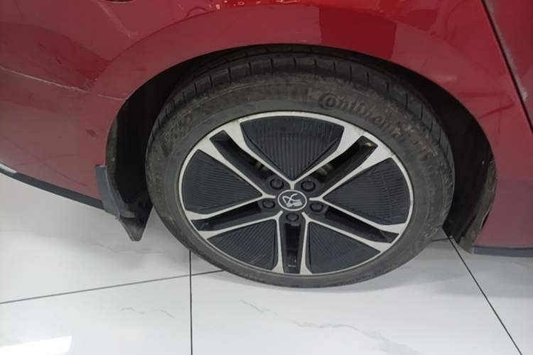Used BYD Han 2020 EV Long-Range Deluxe Model Right Rear Wheel Hub