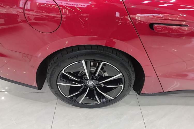 Used BYD Han 2020 EV Four-Wheel Drive High-Performance Flagship Model Right Rear Wheel Hub