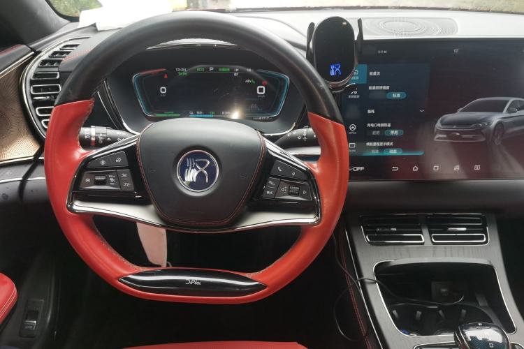 Used BYD Han 2020 EV Four-Wheel Drive High-Performance Flagship Model Steering Wheel