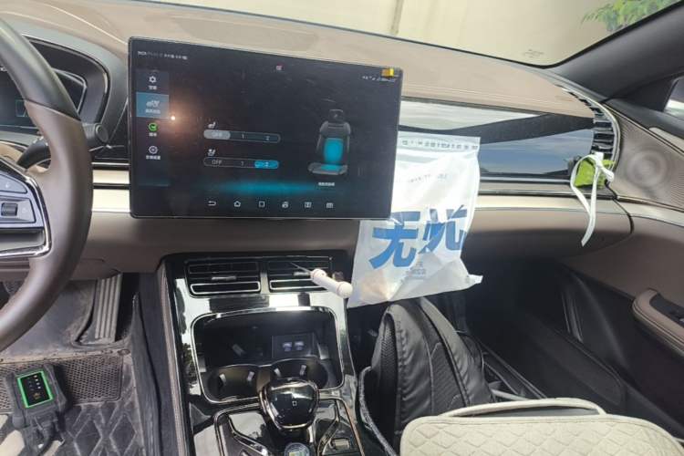 Used BYD Han 2020 EV Long-Range Luxury Model Audio And AC Panel