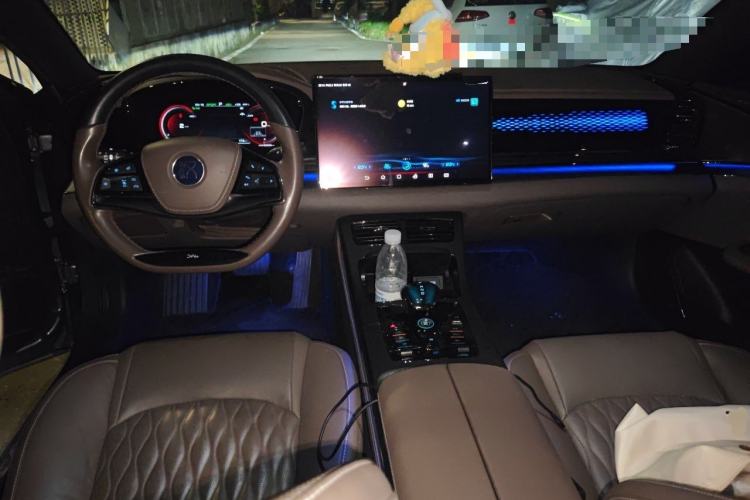 Used BYD Han 2020 DM Four-Wheel Drive Performance Edition Prestige Model Center Console