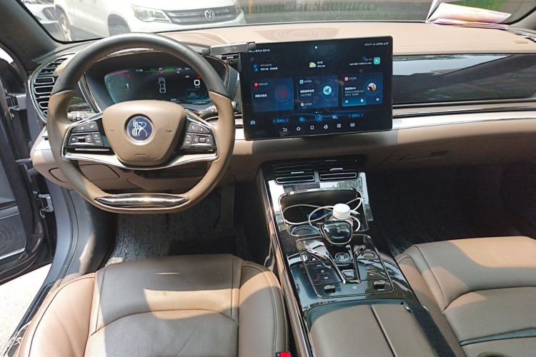 Used BYD Han 2020 EV Long-Range Luxury Model Center Console