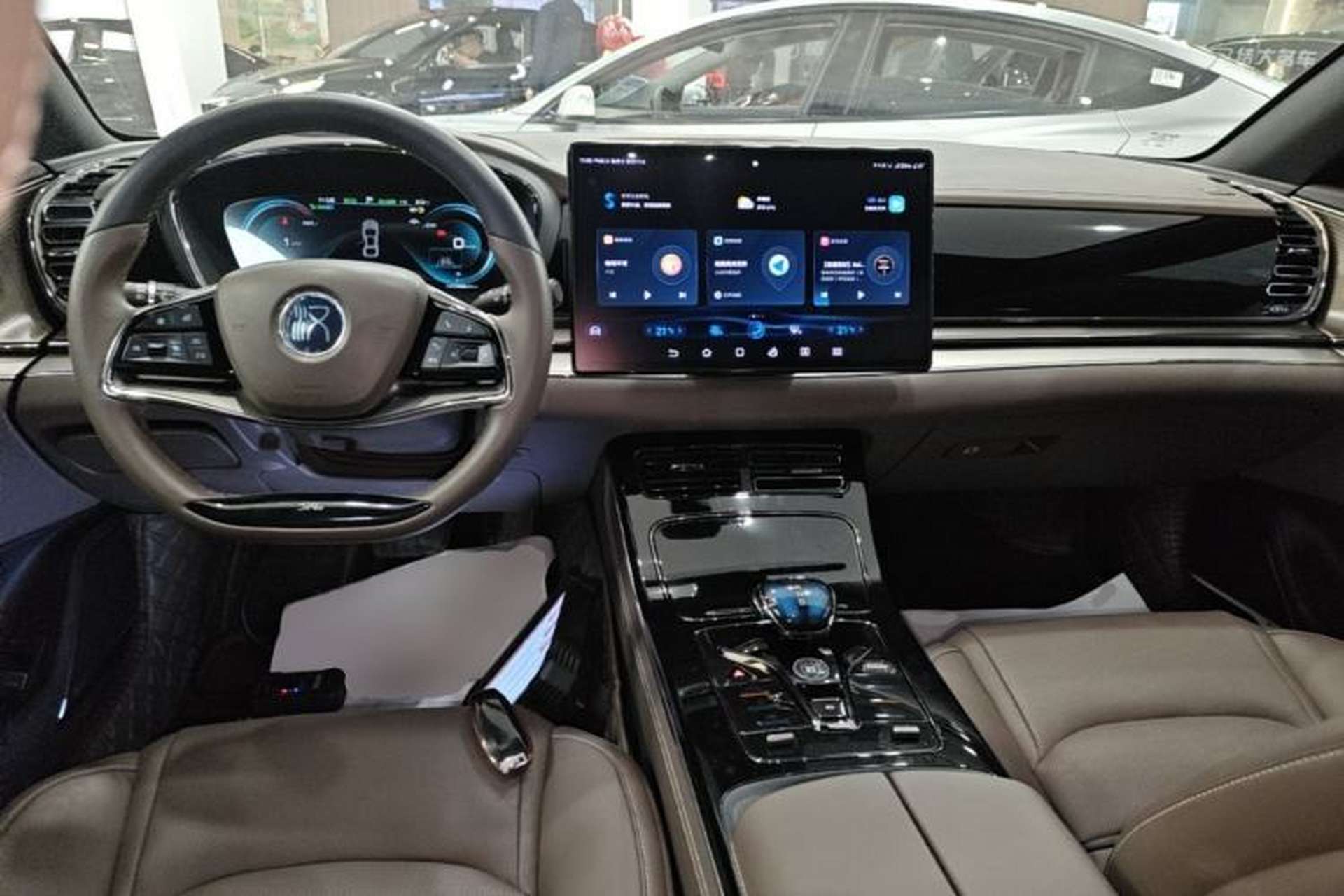 Used BYD Han 2020 EV Long-Range Luxury Model Center Console