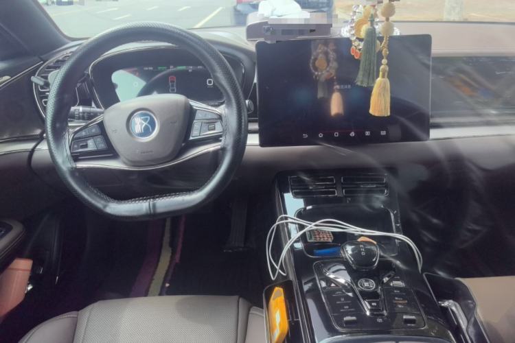 Used BYD Han 2020 EV Long-Range Luxury Model Center Console