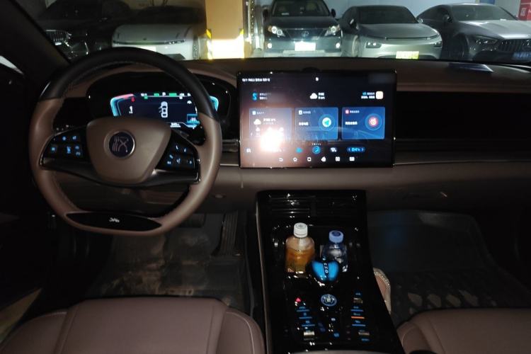 Used BYD Han 2020 EV Long-Range Luxury Model Center Console