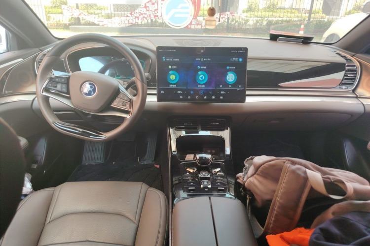 Used BYD Han 2020 DM Four-Wheel Drive Performance Edition Luxury Model Center Console