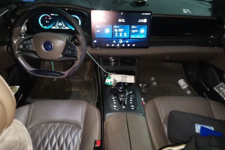 Used BYD Han 2020 DM Four-Wheel Drive Performance Edition Prestige Model Center Console