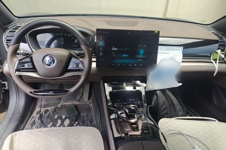 Used BYD Han 2020 EV Long-Range Luxury Model Center Console